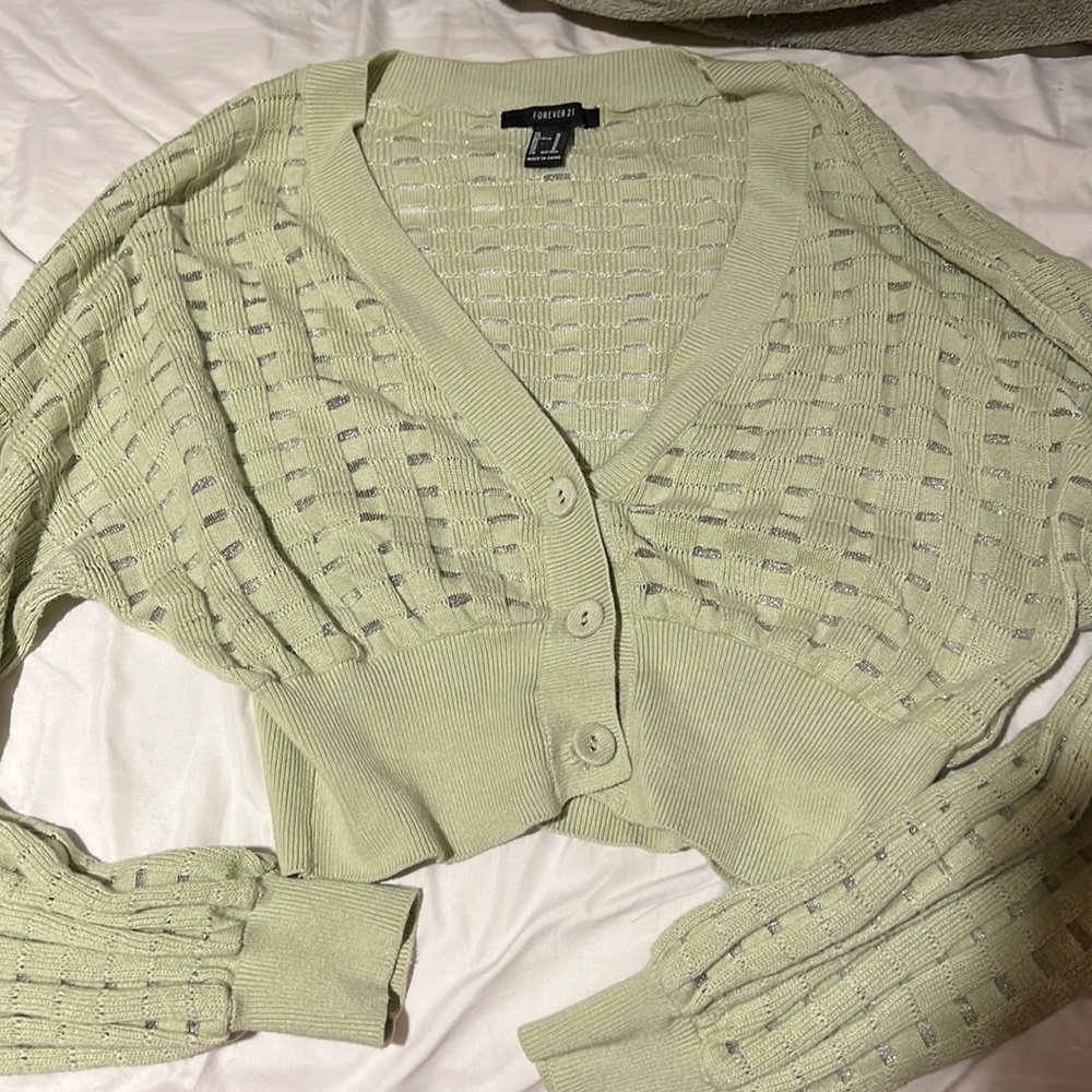 Light green cropped sweater. Forever 21 size medium.💚